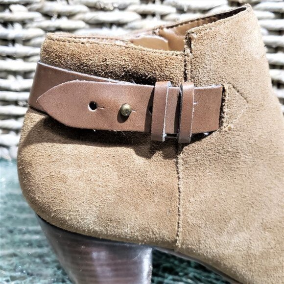 GUESS Suede Heeled Booties Size 7M - Picture 6 of 11